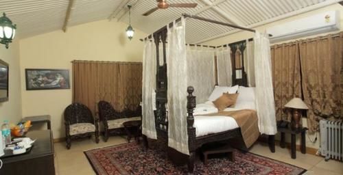 The Colonial Manek Manor Resort