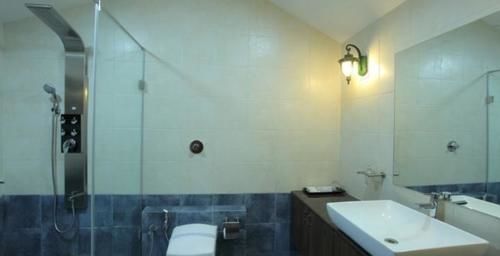 Resort The Colonial Manek Manor
