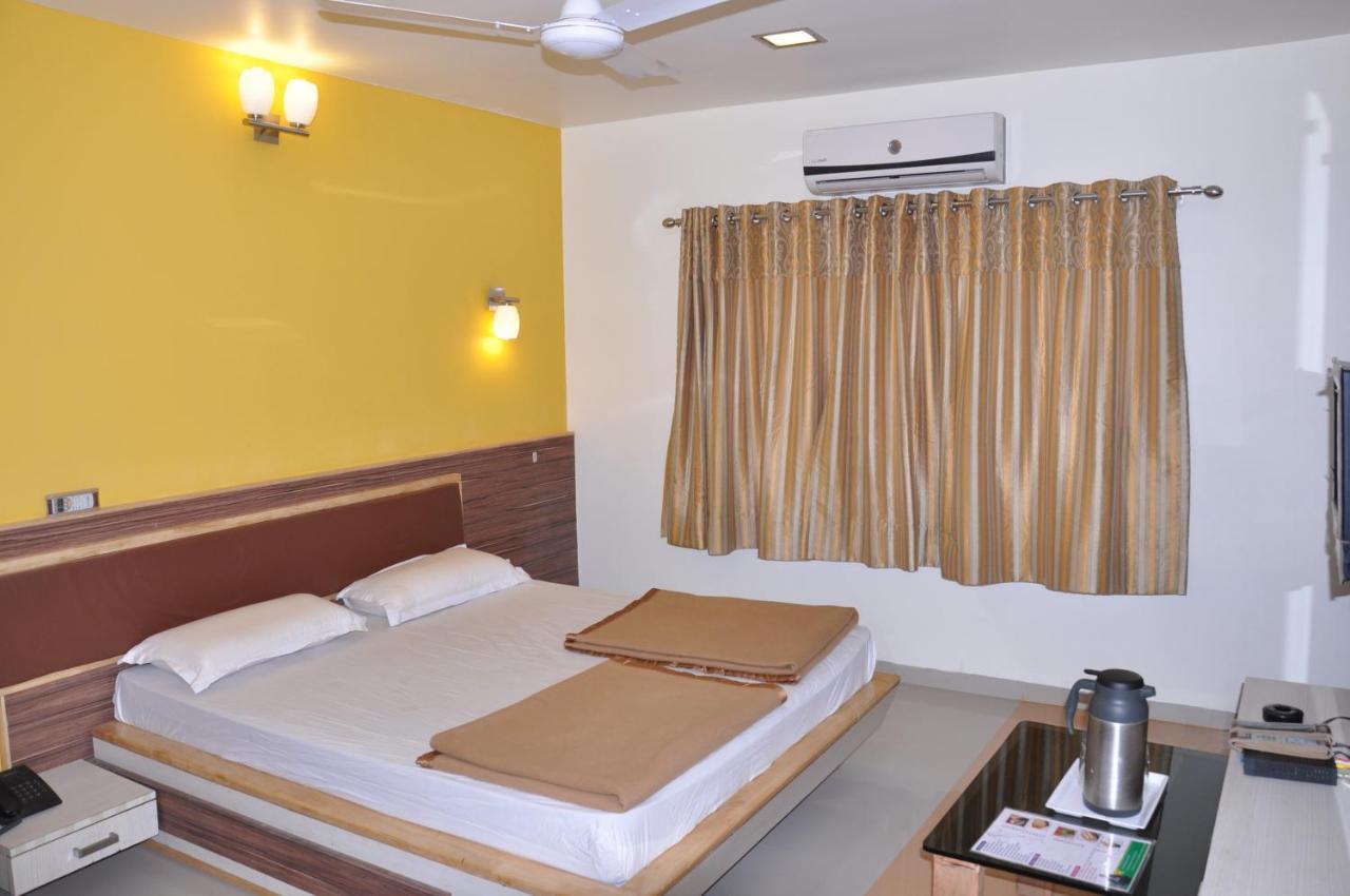 Crystal Nakki 25 Meter Hotel 2*