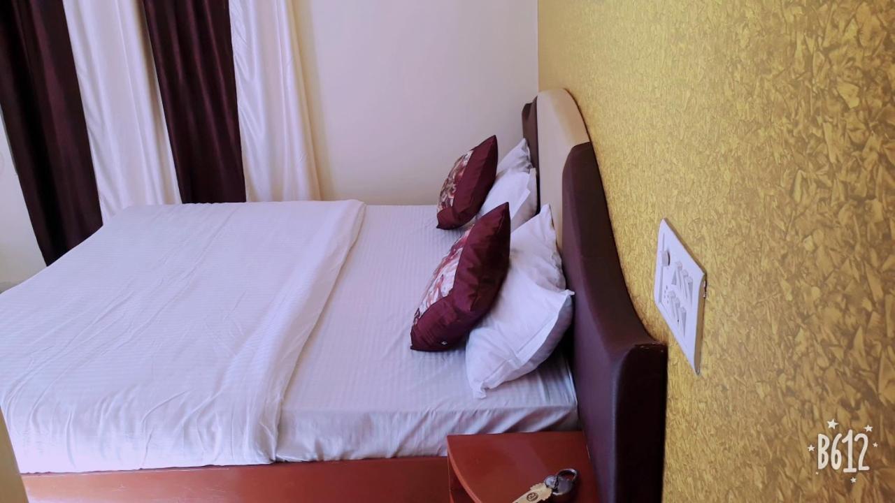 Hotel Paradise For Couples 3*